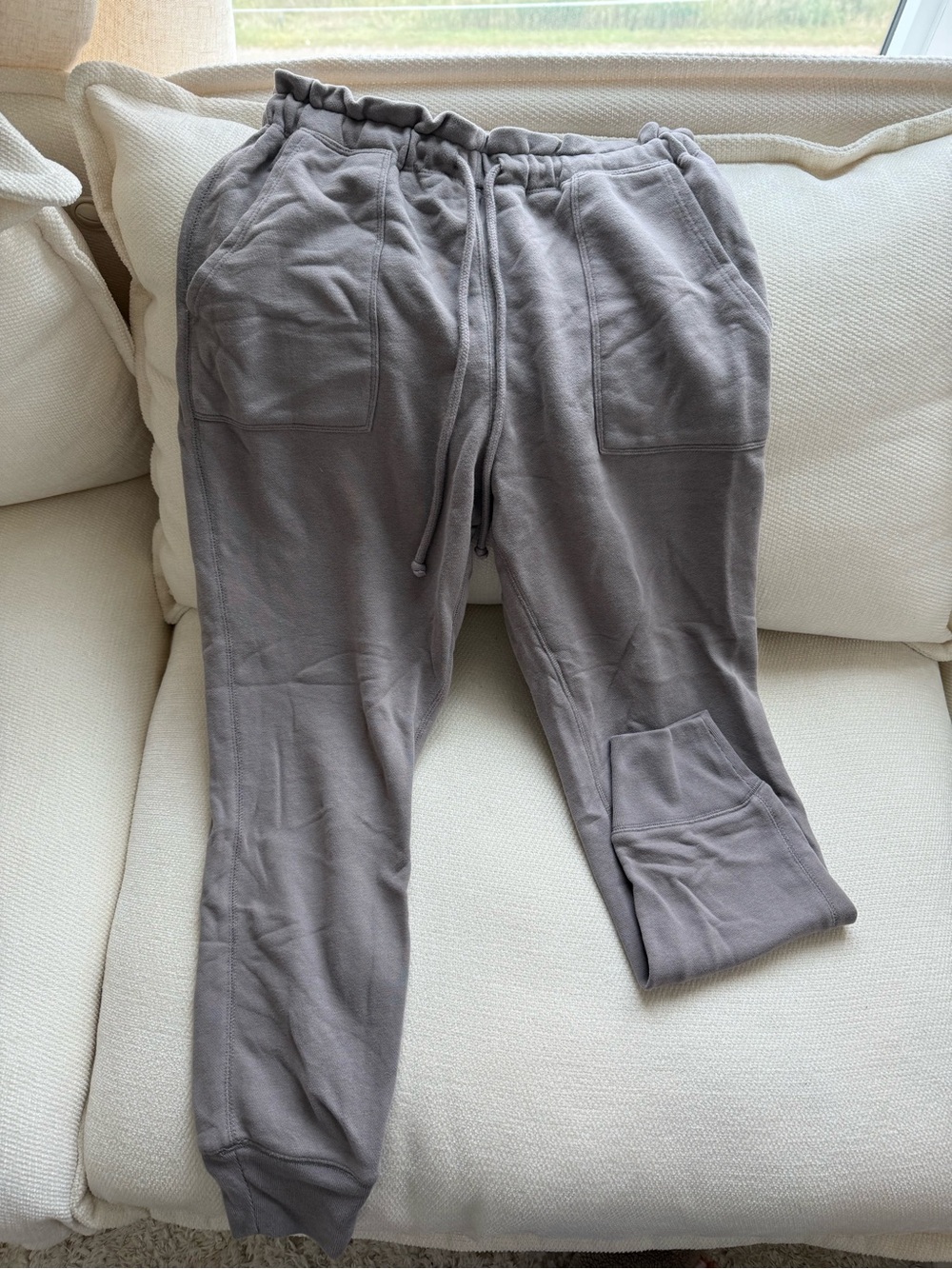 Women’s Ruffle Jogger sweatpants